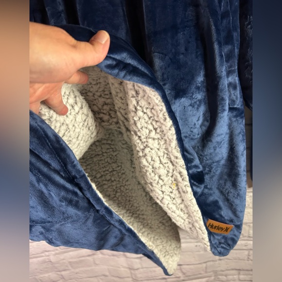 Hurley Navy Blue Plush Poncho Blanket Hoodie Jacket with Sherpa Lining - Picture 4 of 7